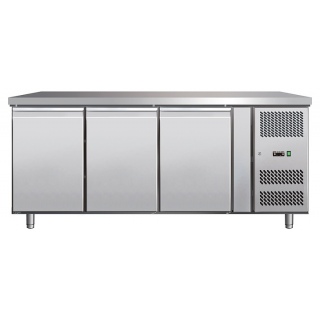Стол холодильный с 3 дверьми, без борта, размером 70*179,5*86 см Koreco GN/3100TN